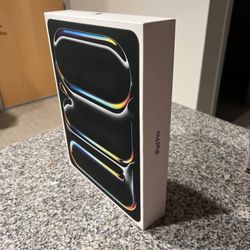 Apple iPad Pro 13" 256GB Standard Glass (2024)