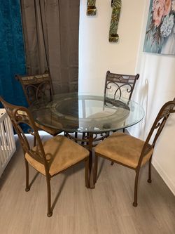 Dinning room table