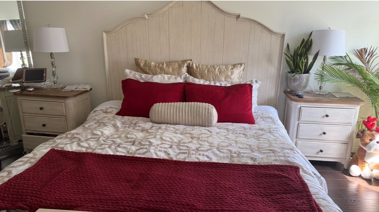 King Wood Bedroom set