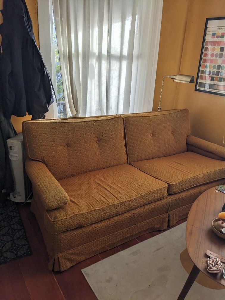 Free Cute Vintage Couch