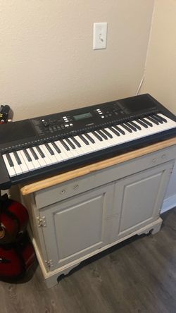 Yamaha Electronic Keyboard