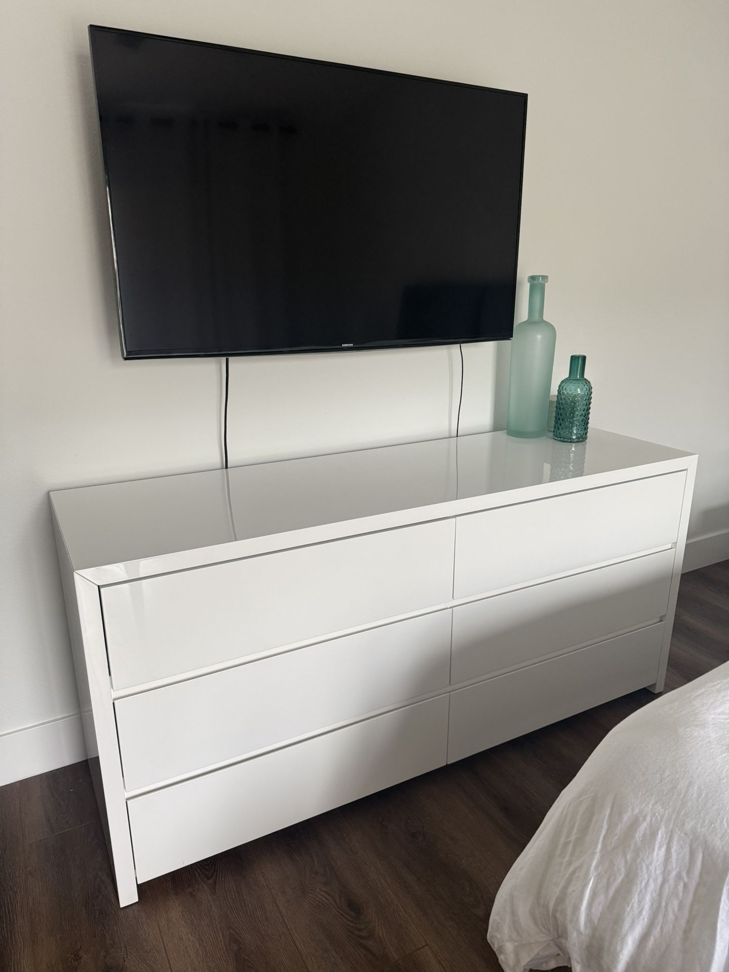 BLANCHE DRESSER AND MATCHING NIGHTSTANDS - HIGH GLOSS WHITE