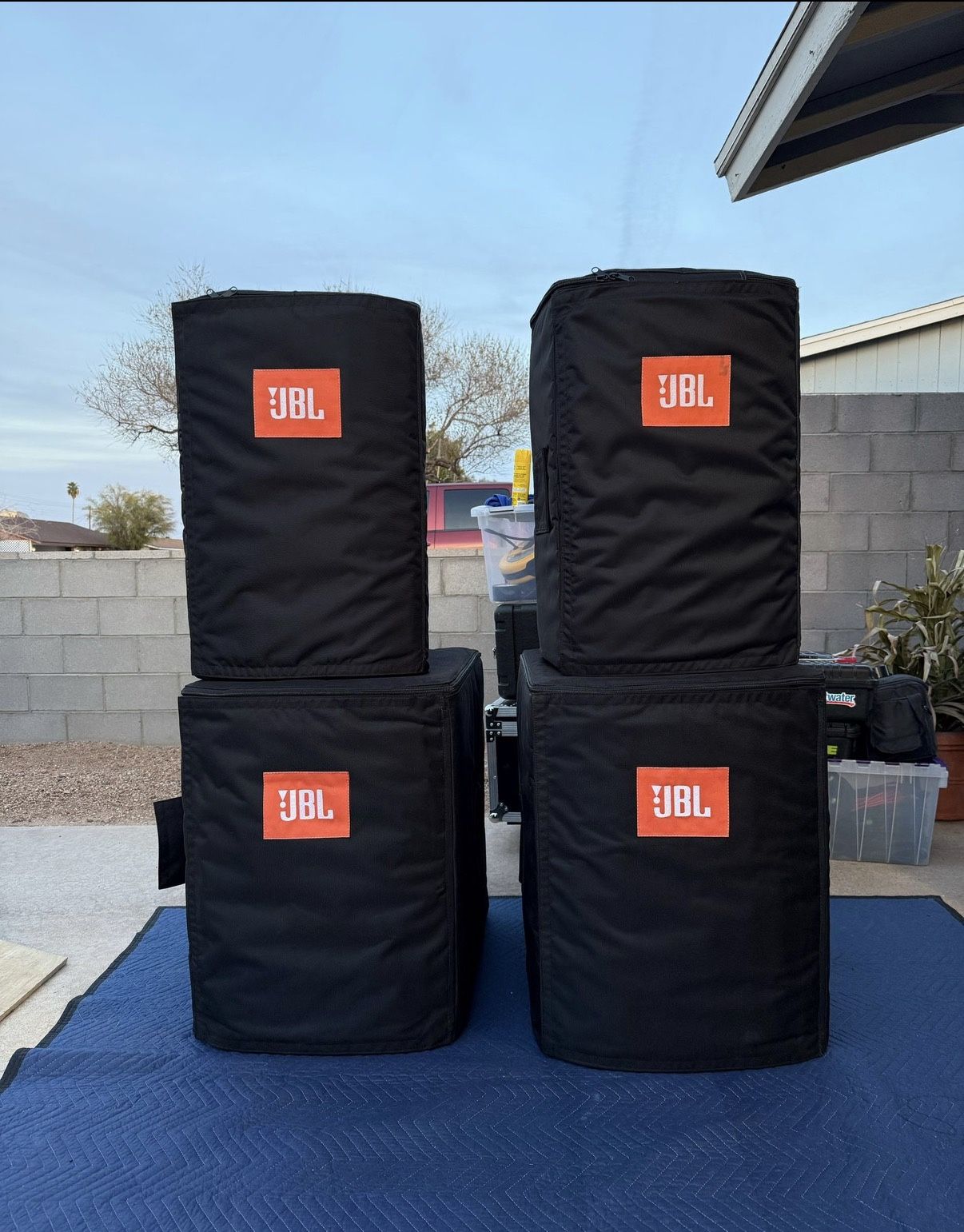 2 JBL PRX815 active speakers