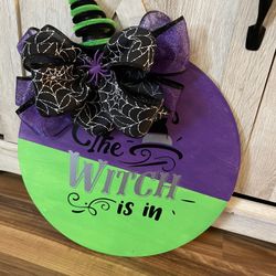 Wood Circle Sign Decor