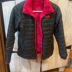 Reversible north face I believe it’s a medium large girls jacket