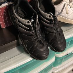 ARISIC BLACK SHOES • 12.0