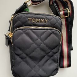 Tommy Hilfiger small shoulder bag