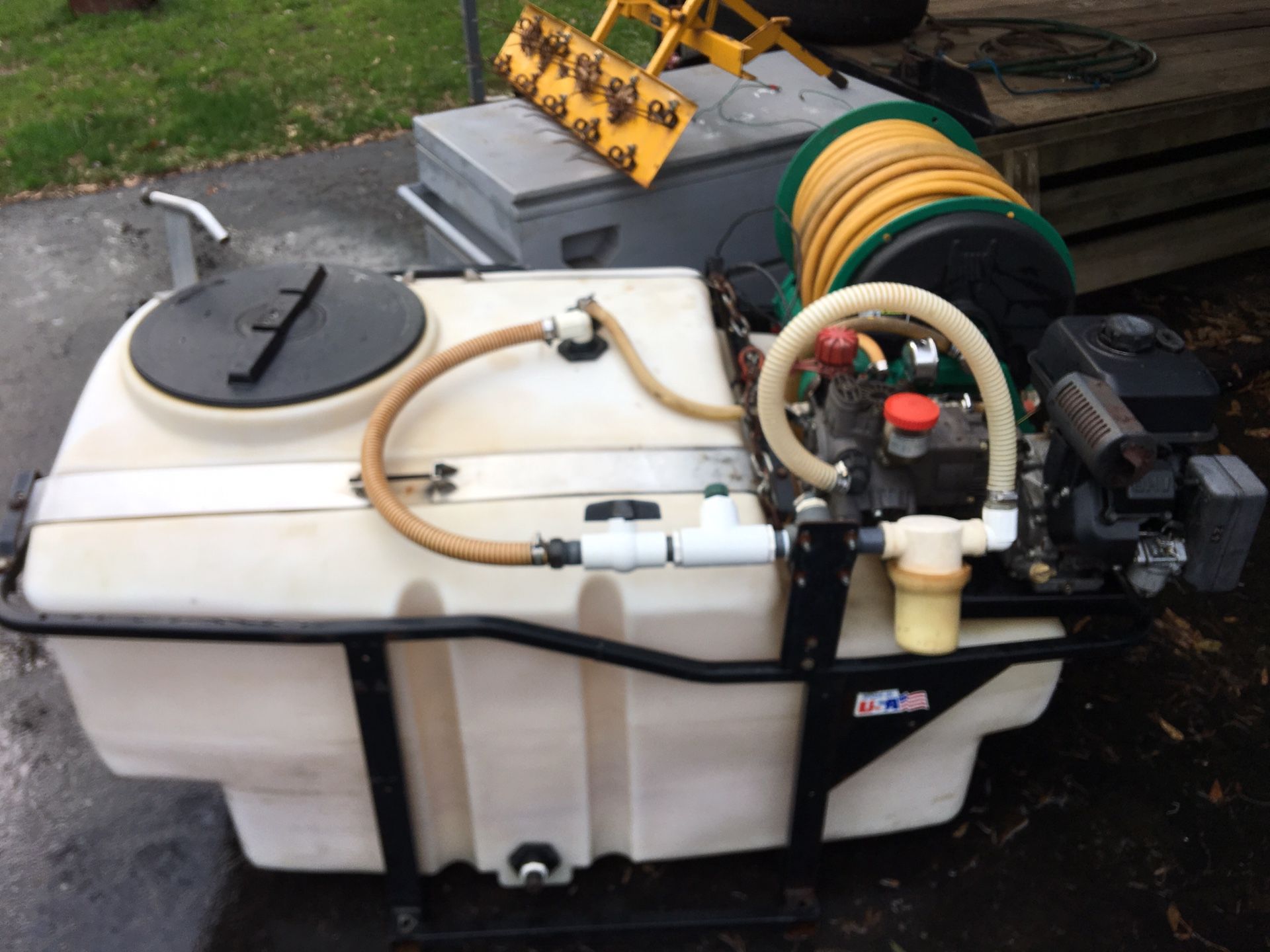Lesco SpaceSaver chemical lawn sprayer