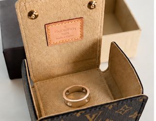 Louis Vuitton Fine Jewelry Platinum Ring – Original LV Box & Case