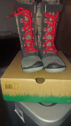 plae boots