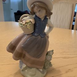Lladro Girl Basket of Flowers 