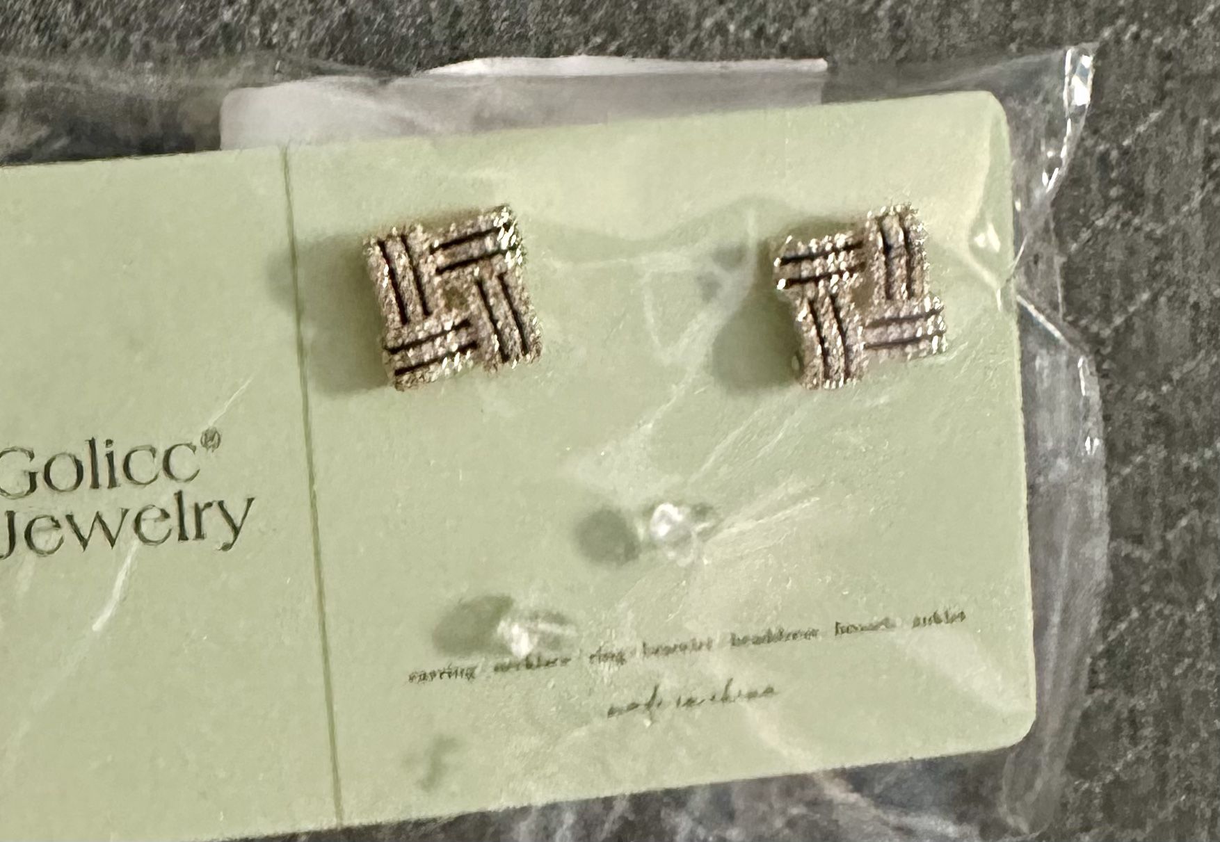 Earrings 