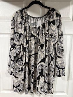 #95 women’s paisley top