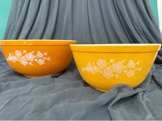 Vintage Pyrex “Butterfly Gold” Bowls