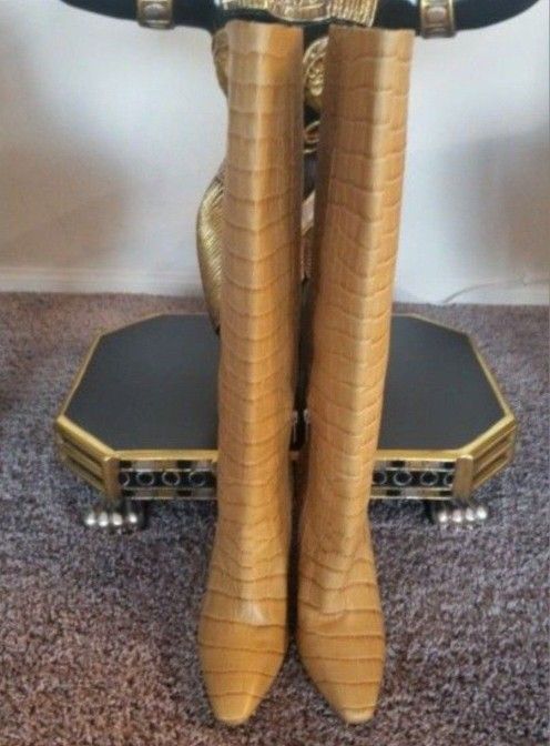 Vince Camuto Fendels Biege Croc- Embossed Leather Boots