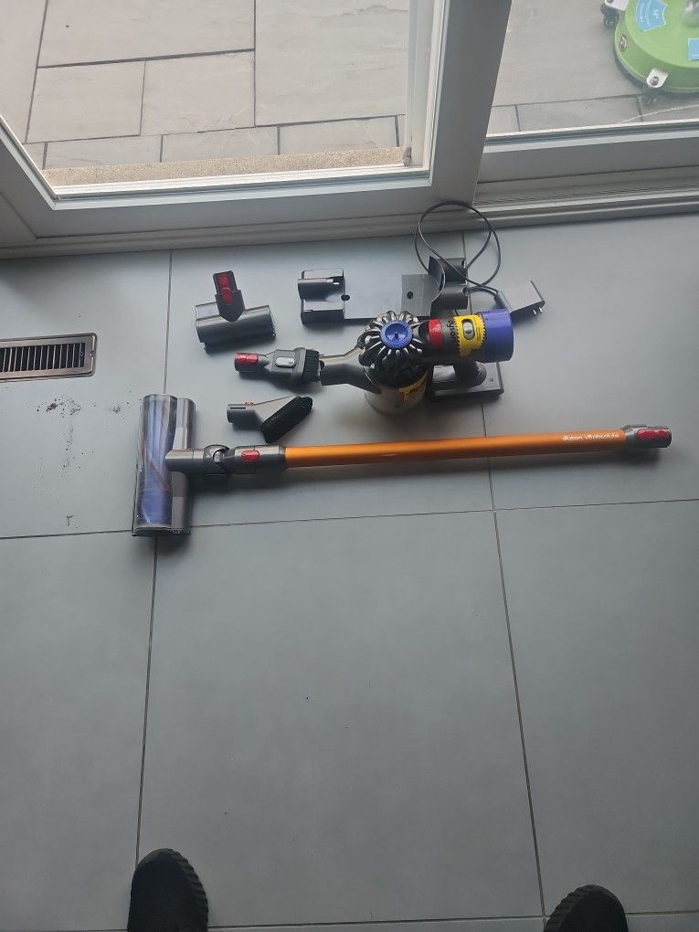 Dyson V8 Absolute Vacuum