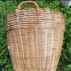 Basket handwoven rattan/Canasta tejida a Mano