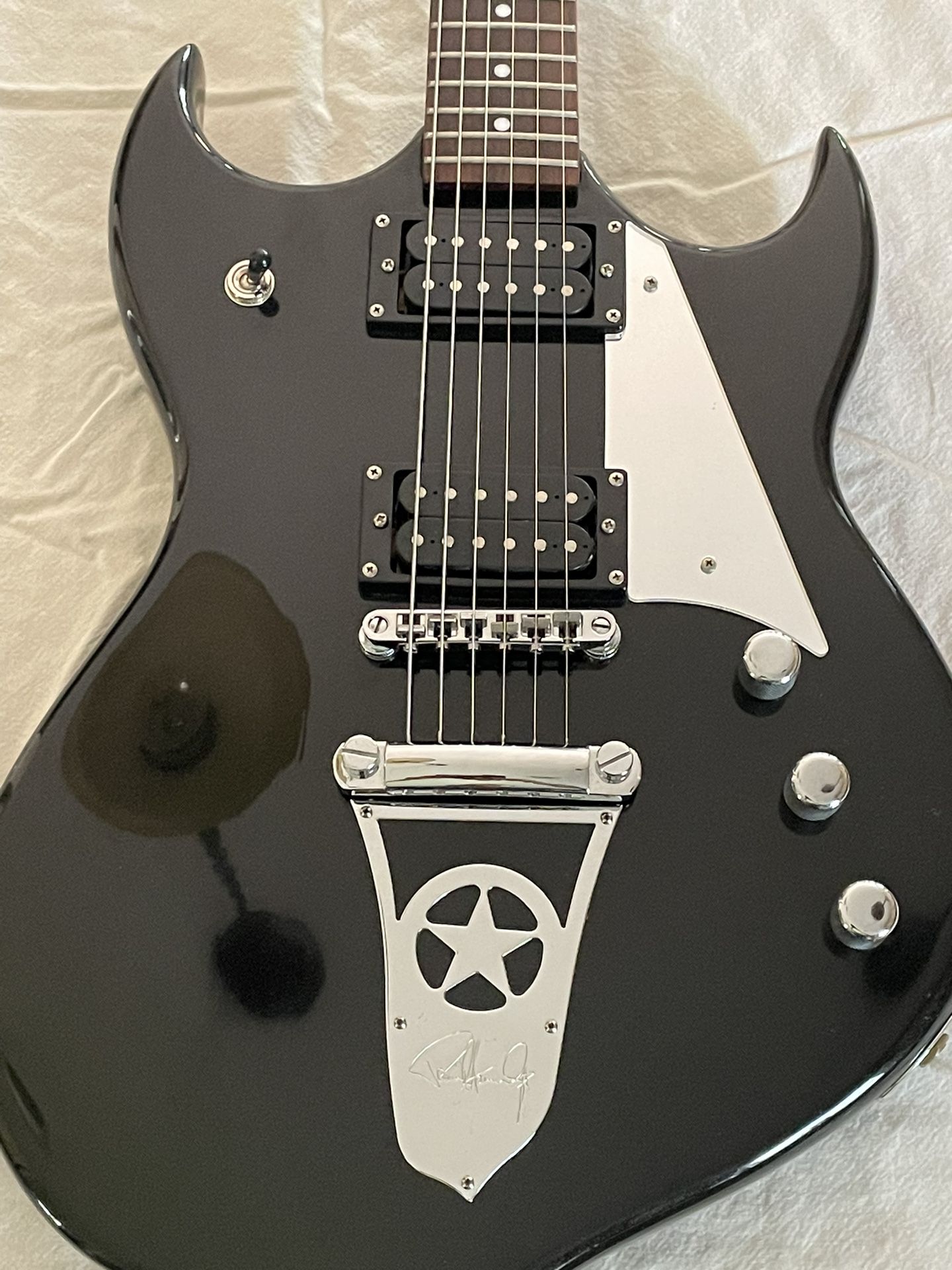 KISS - Paul Stanley Silvertone PSSN1 Guitar