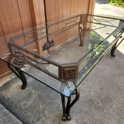 GLASS COFFE TABLE