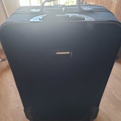 Large Advantage Suitcase