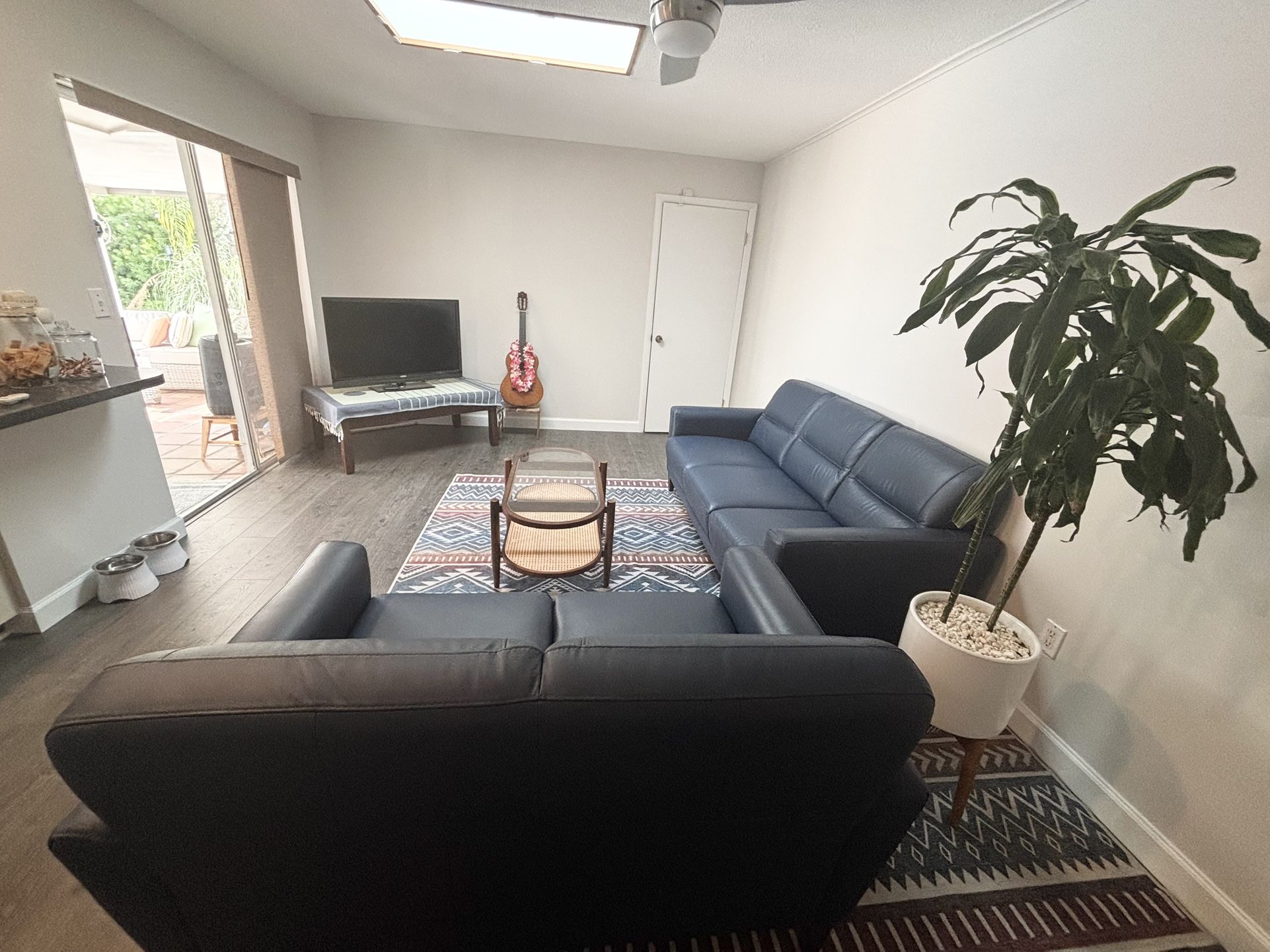 Kanes Leather Couch Set 