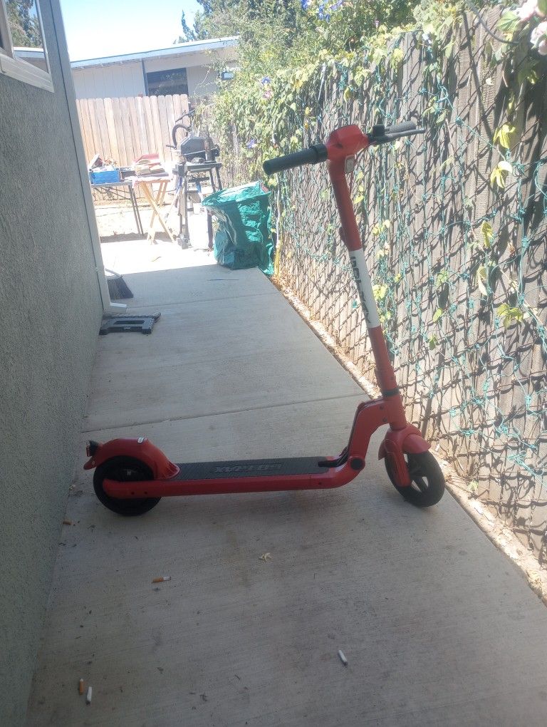 GoTracks Scooter