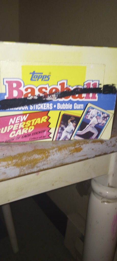 BASEBALL CARDS COLLECTION