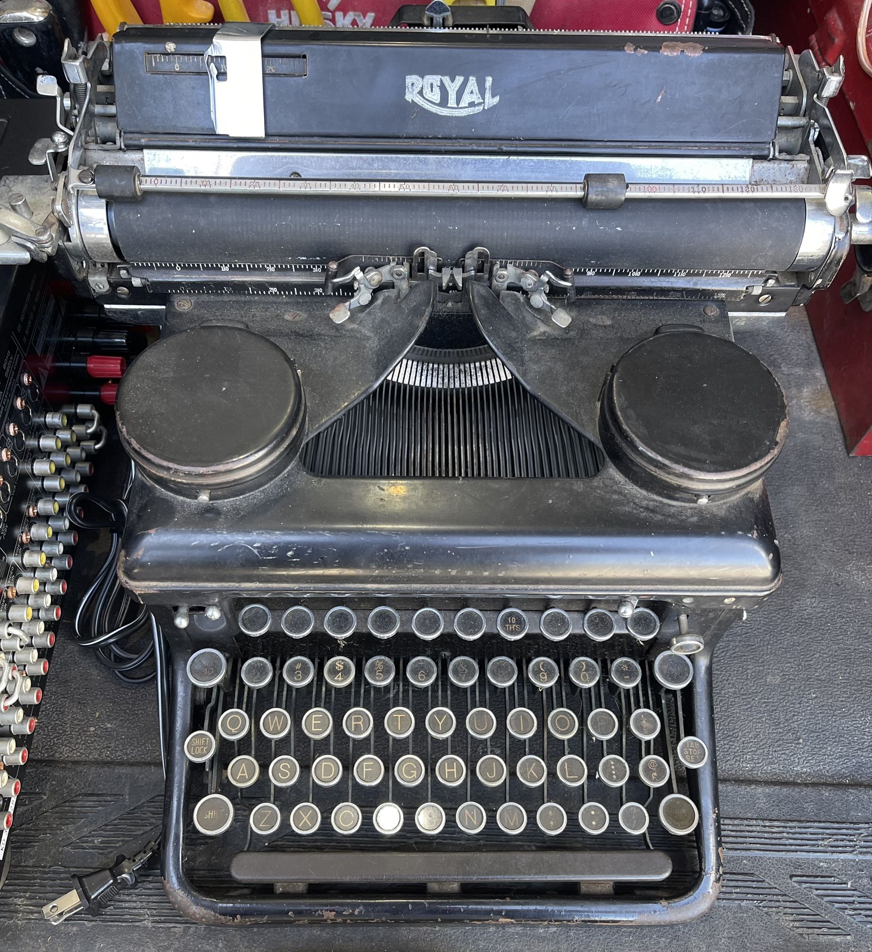 Vintage Antique Royal Typewriter