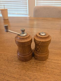 Olde Thompson Wooden Salt & Pepper Set – Sheffield Steel Pepper Mill