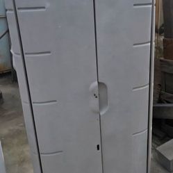 Small Rubbermaid storage