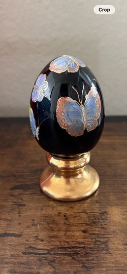 Hand-Painted Limited Edition Decorative Egg – Signed & Numbered (195/500)
