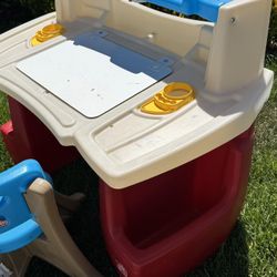 Step2 Deluxe Art Master Desk