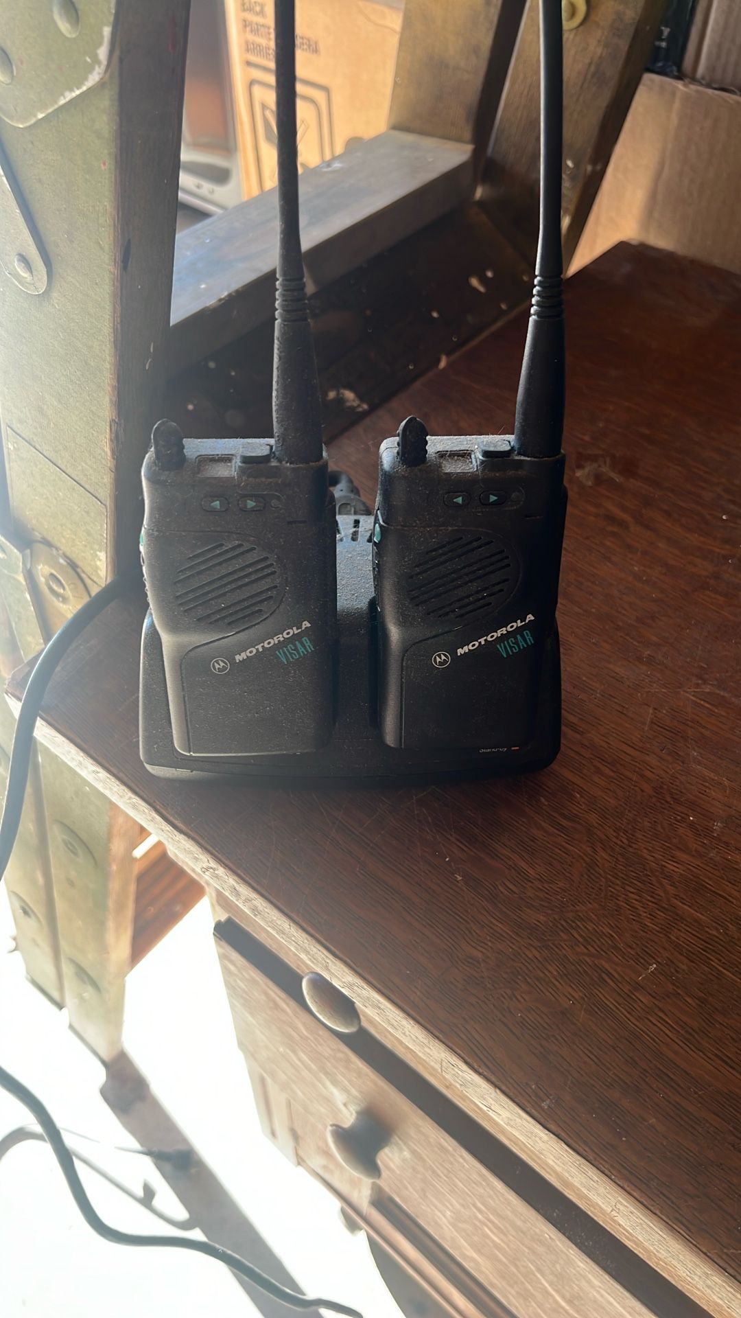 2 Motorola Visar Radios