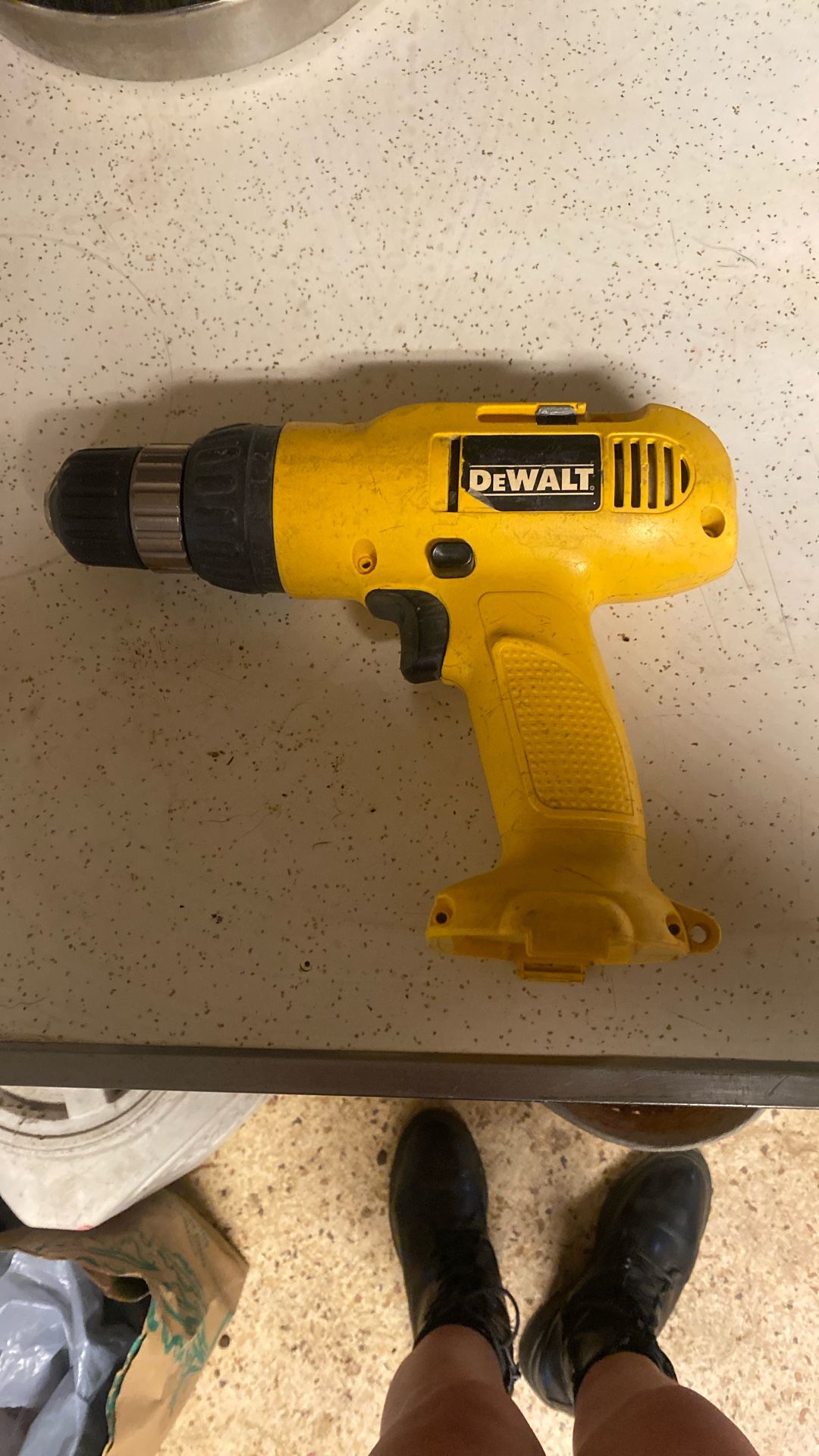 DEWALT ADJUSTABLE CLUTCH DRILL
