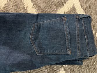 Size 6 women’s Levi jeans