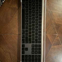 Apple Magic Keyboard (lightning)