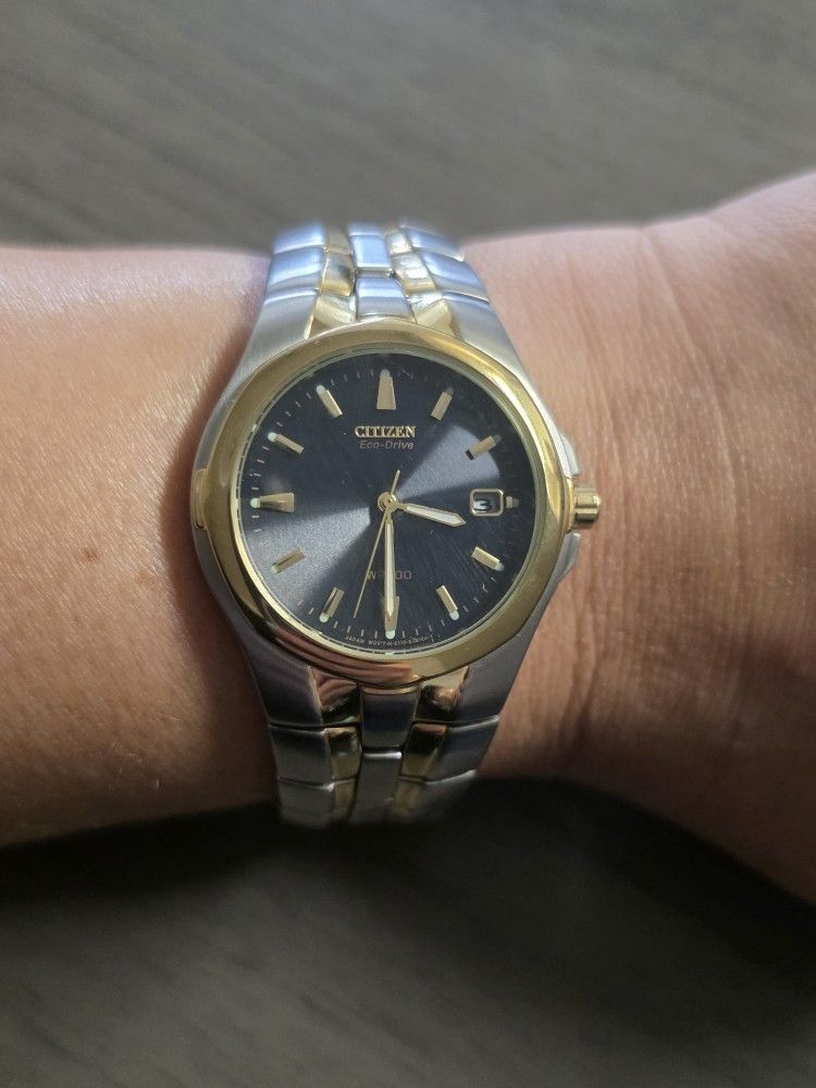 Citizen Eco-Drive Men's Watch - Two-Tone Silver/Gold, Black Dial - Caliber E110 - Solar Powered!