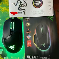 Razor Basilisk V3 With XXL 48”x24” Mousepad