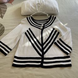 Sweater Blouse WD-NY For Women Size Medium . Good Conditions 