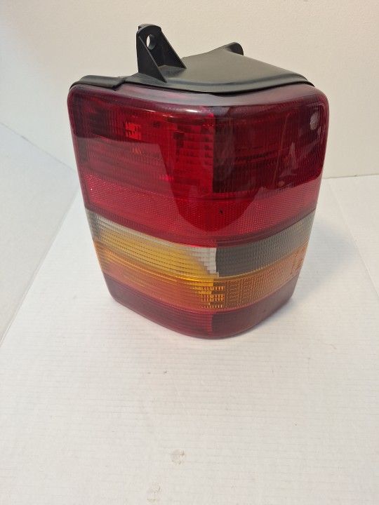 1993-98 Jeep Grand Cherokee Rear Rt. Tail Light Housing