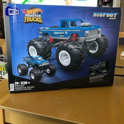 Hot Wheels Mega Monster Truck Bigfoot 