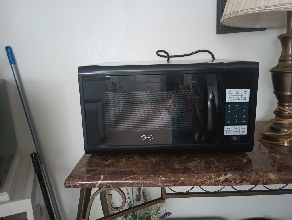Oster 1100-Watt Microwave Oven