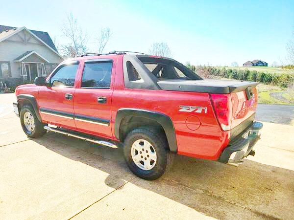 For sale urgent! Chevrolet Avalanche 2003!