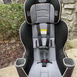 Graco Extend2Fit convertible car seat.  