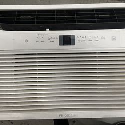 Frigidaire 12,000 BTU Window Air Conditioner in White