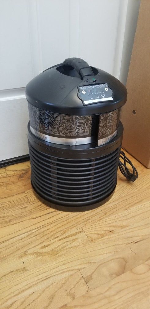 Filter Queen DEFENDER , WORKS EXCELLENT , IN THE BOX