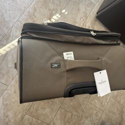 XL Ricardo Suitcase XL 