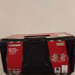 300 Piece Mechanic Tool Set  Husky 