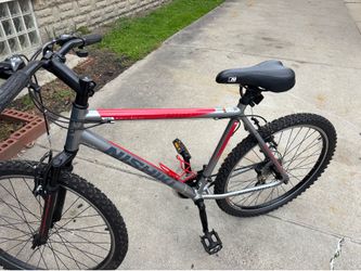 Nishiki mountain bike like new condition 26”