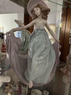 RETIRED 2005 ‘MAY DANCE’ LLADRO Porcelain Figurine. item #01005662